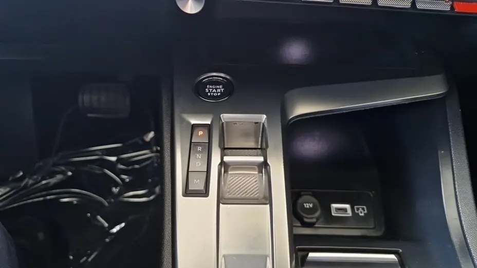 PEUGEOT 308 -