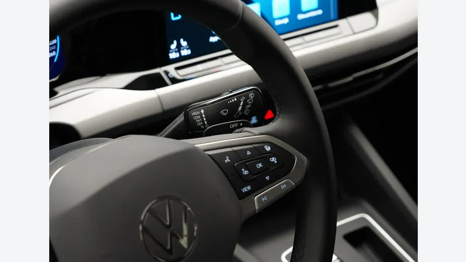 VOLKSWAGEN Golf -