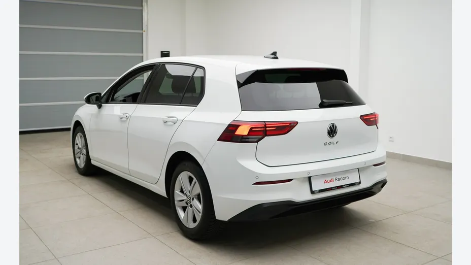 VOLKSWAGEN Golf -