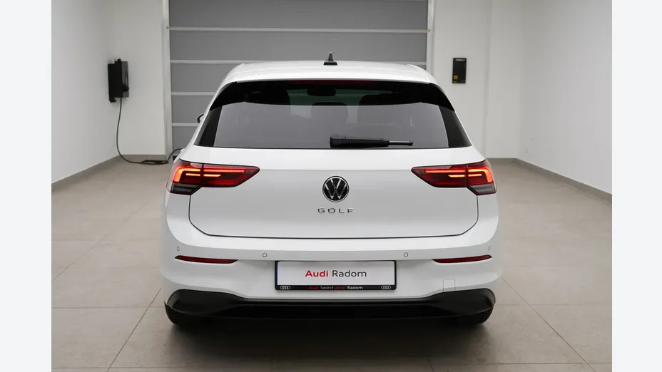 VOLKSWAGEN Golf -