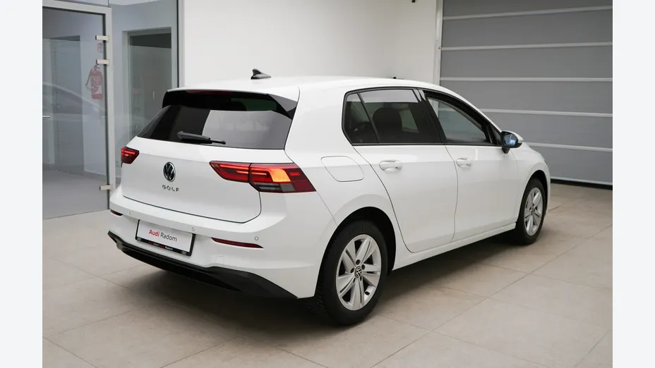 VOLKSWAGEN Golf -