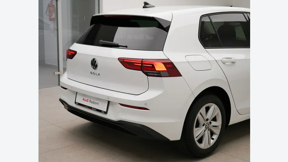 VOLKSWAGEN Golf -