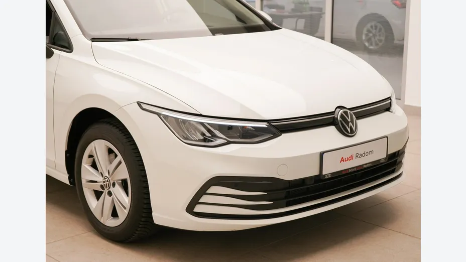 VOLKSWAGEN Golf -