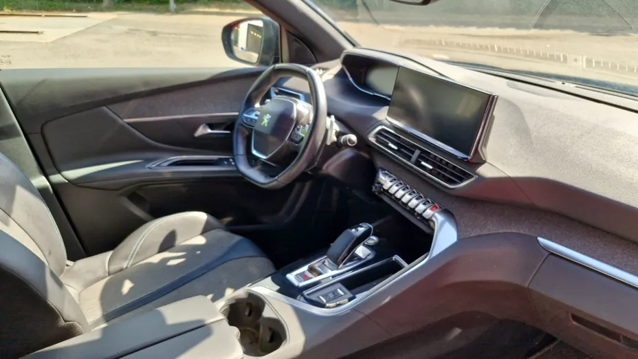 PEUGEOT 3008 -