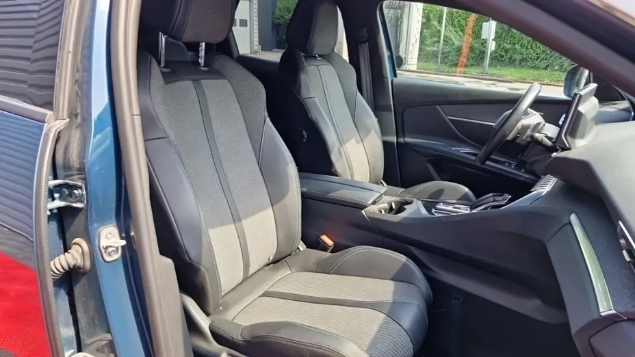 PEUGEOT 3008 -