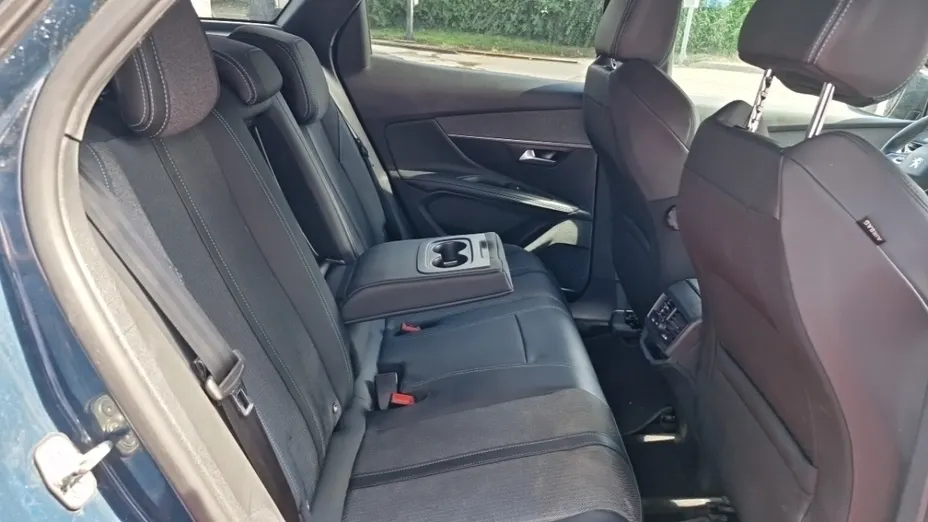PEUGEOT 3008 -
