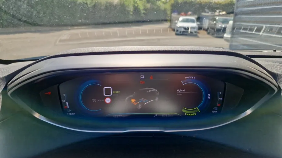 PEUGEOT 3008 -