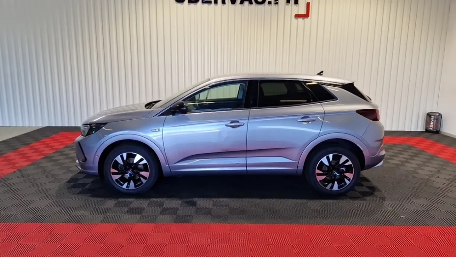 OPEL Grandland -