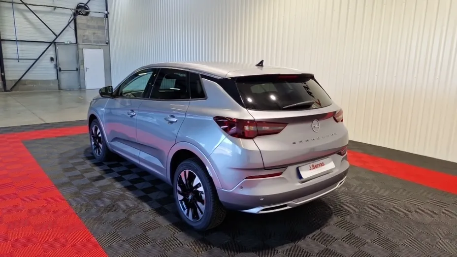 OPEL Grandland -