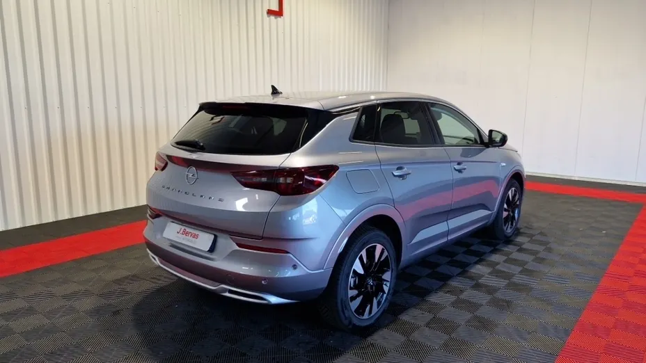 OPEL Grandland -
