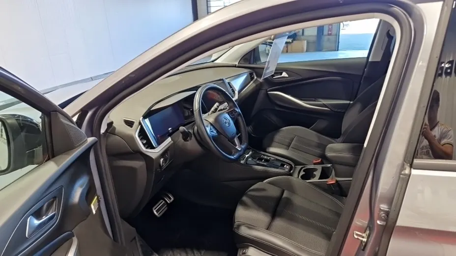 OPEL Grandland -