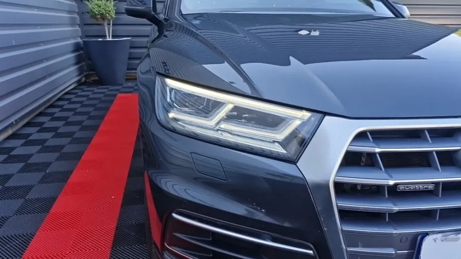 AUDI Q5 -