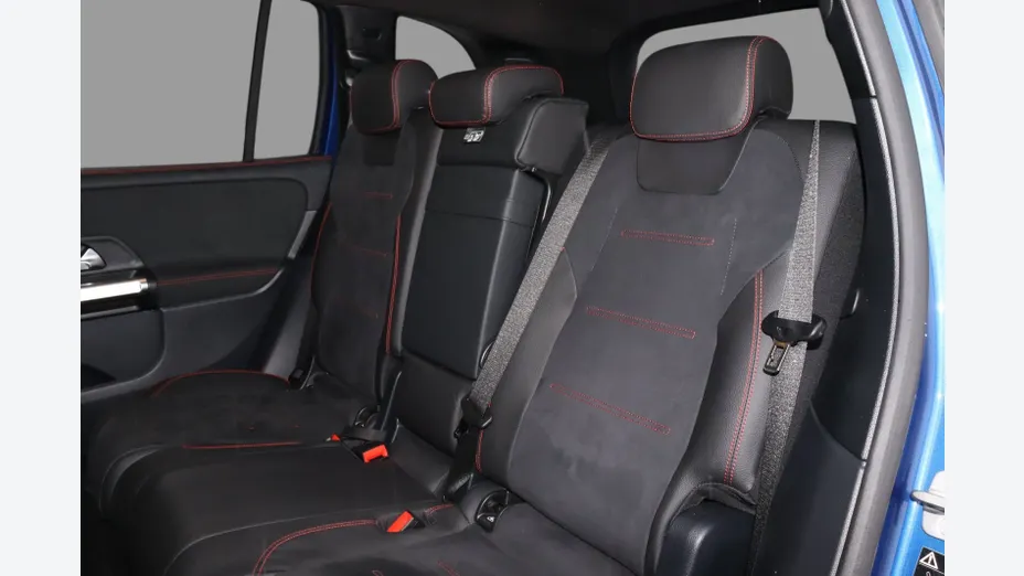 MERCEDES-BENZ GLB GLB 200 mHEV AMG Line 7G-DCT