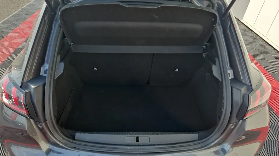 PEUGEOT 208 -