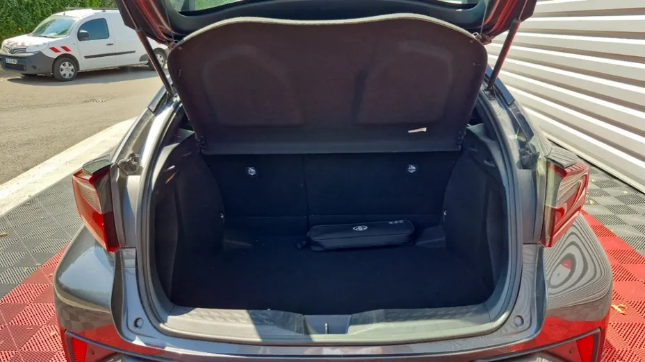 TOYOTA C-HR -
