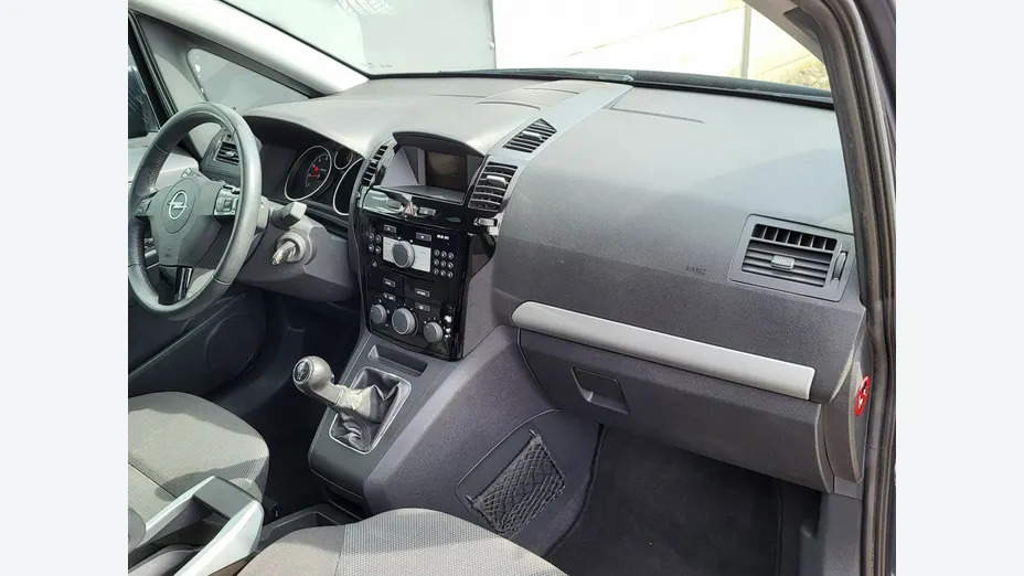 OPEL Zafira -