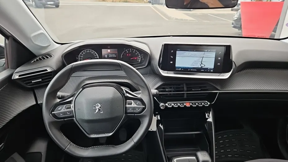 PEUGEOT 208 -