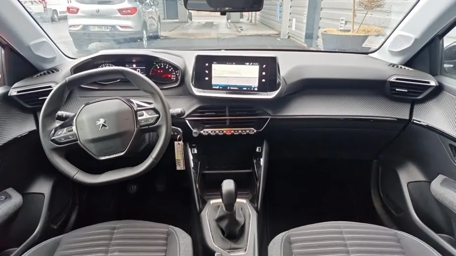 PEUGEOT 208 -