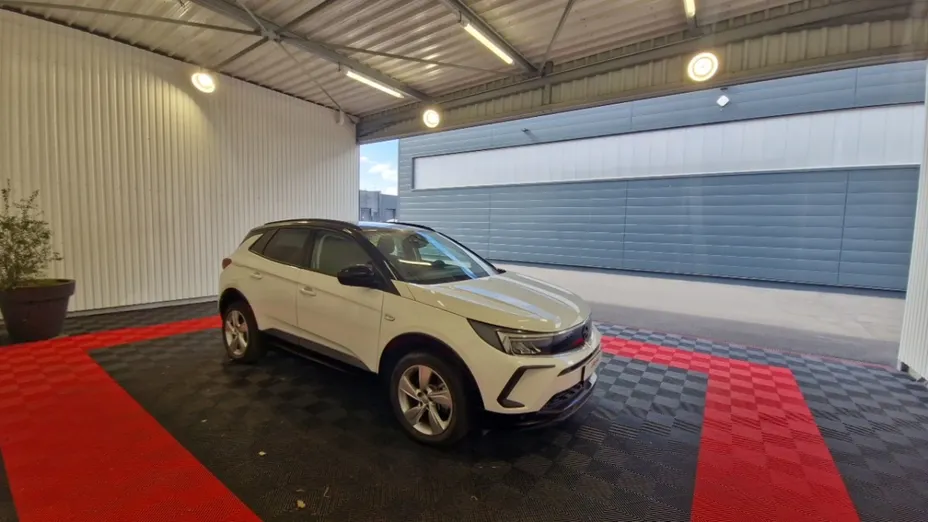 OPEL Grandland -