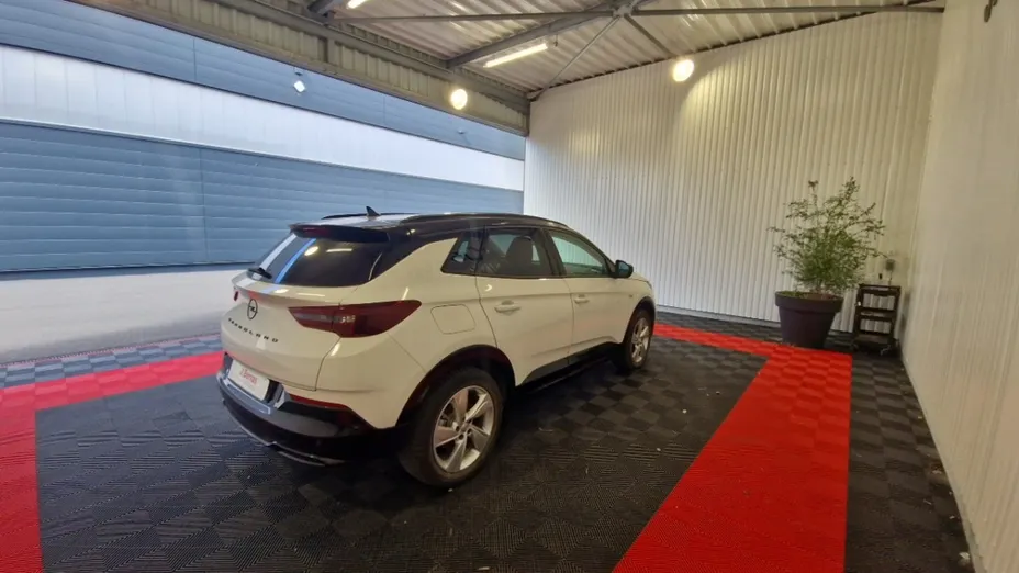 OPEL Grandland -