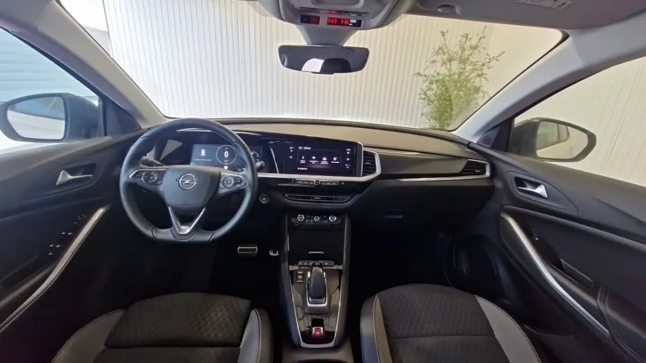 OPEL Grandland -