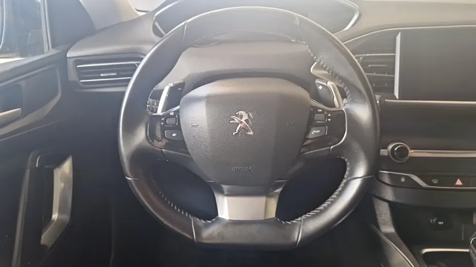 PEUGEOT 308 -