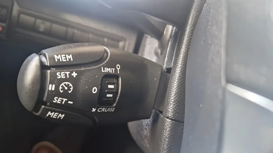 PEUGEOT 308 -