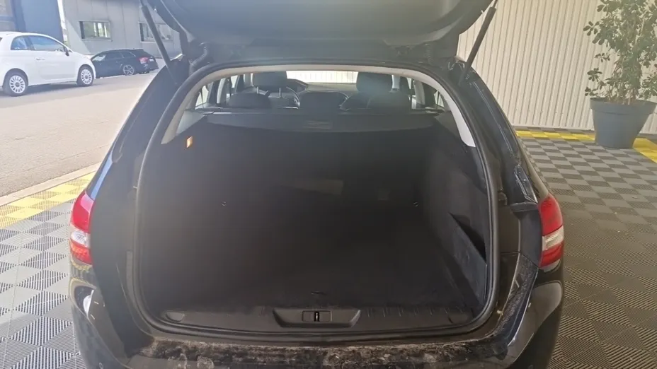 PEUGEOT 308 -