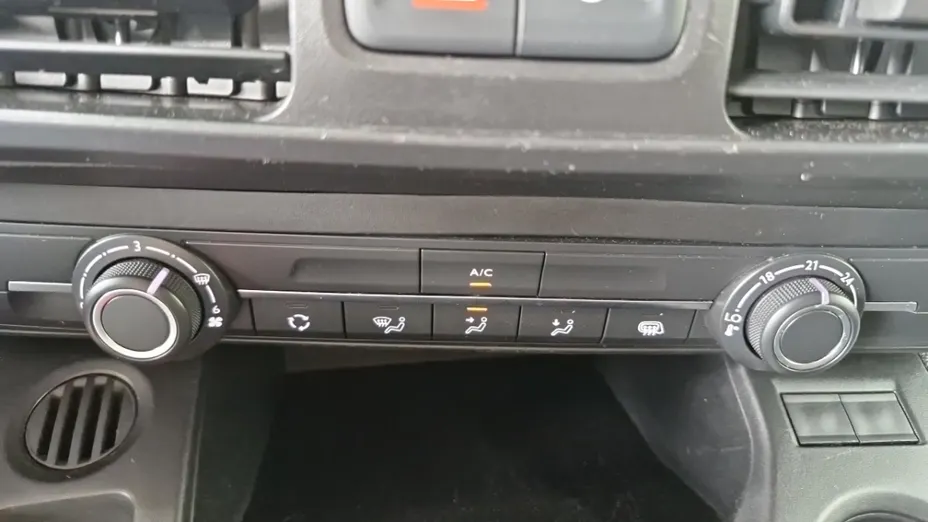 PEUGEOT Partner -
