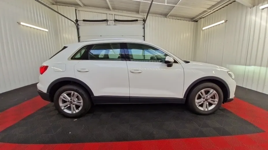AUDI Q3 -