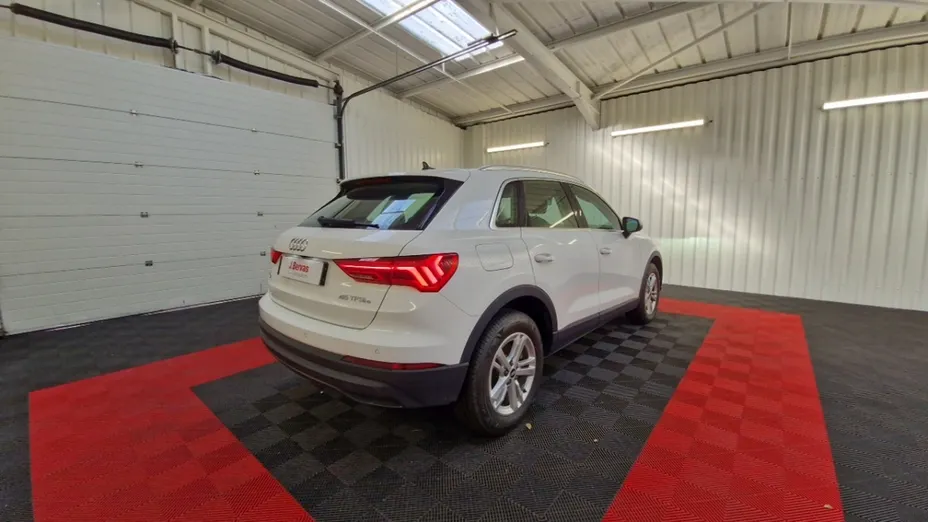 AUDI Q3 -