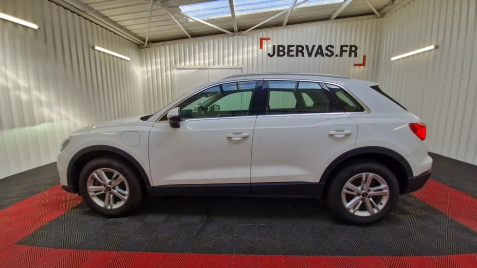 AUDI Q3 -