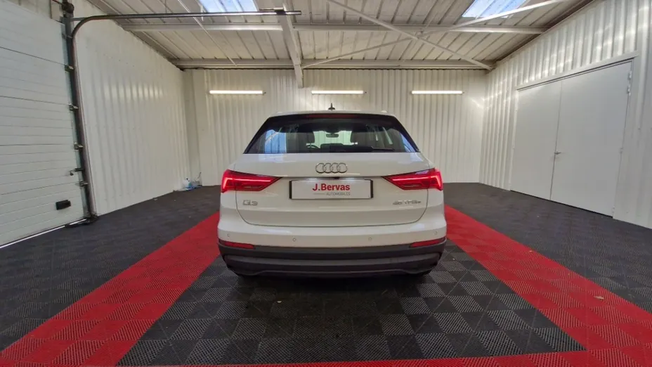 AUDI Q3 -