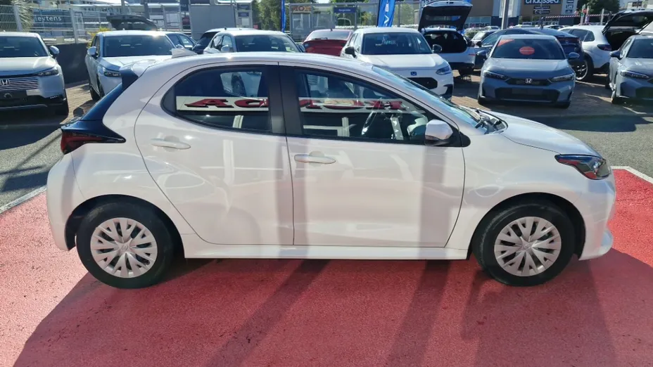 TOYOTA Yaris -