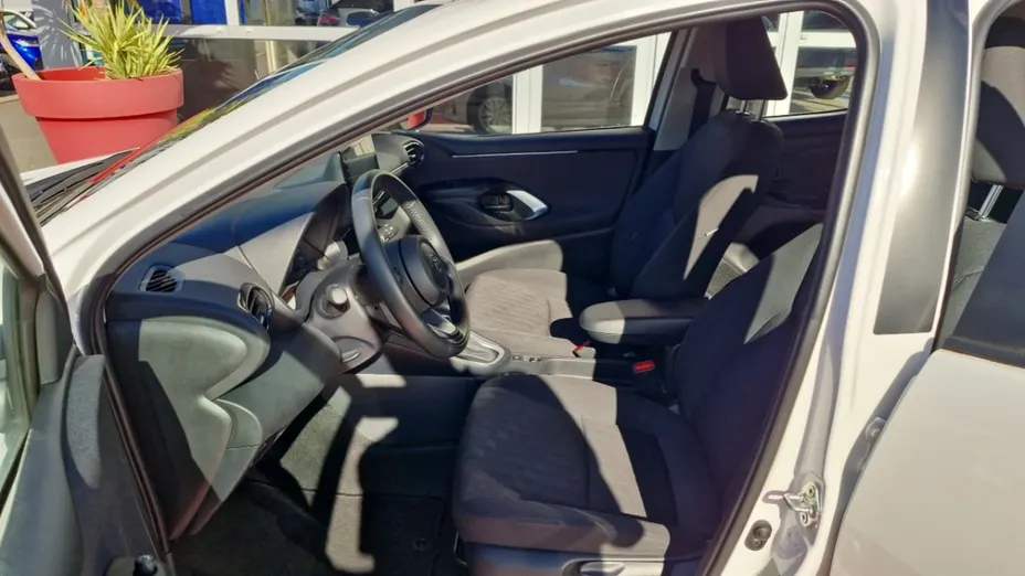 TOYOTA Yaris -