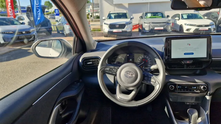 TOYOTA Yaris -