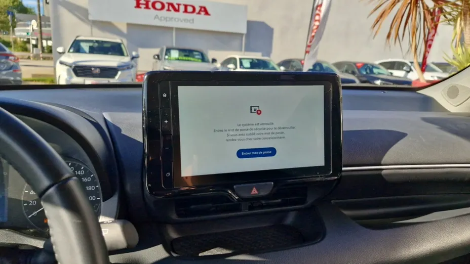 TOYOTA Yaris -