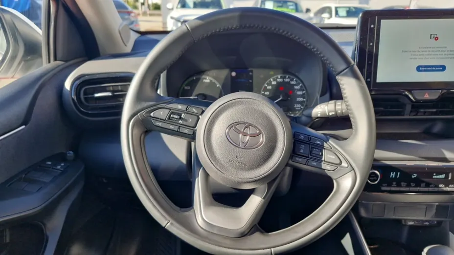TOYOTA Yaris -