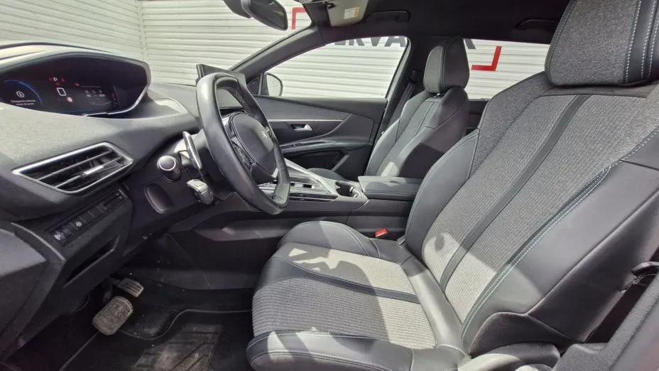 PEUGEOT 5008 -