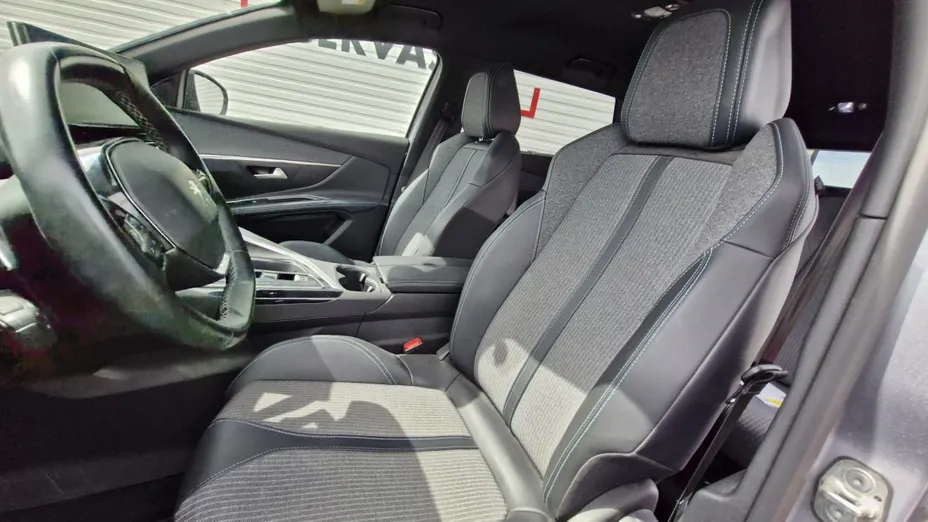 PEUGEOT 5008 -