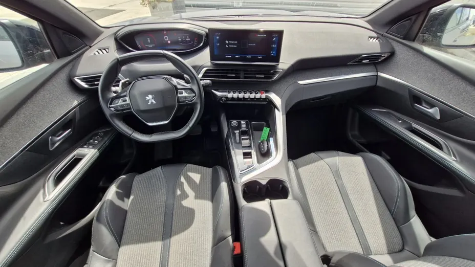 PEUGEOT 5008 -