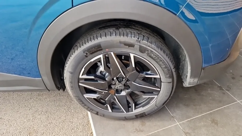 PEUGEOT 3008 -