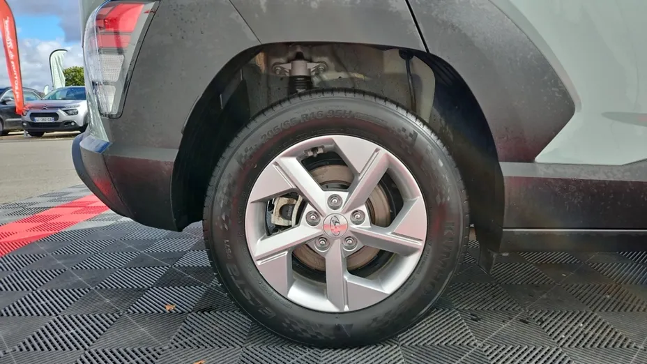 HYUNDAI Kona -
