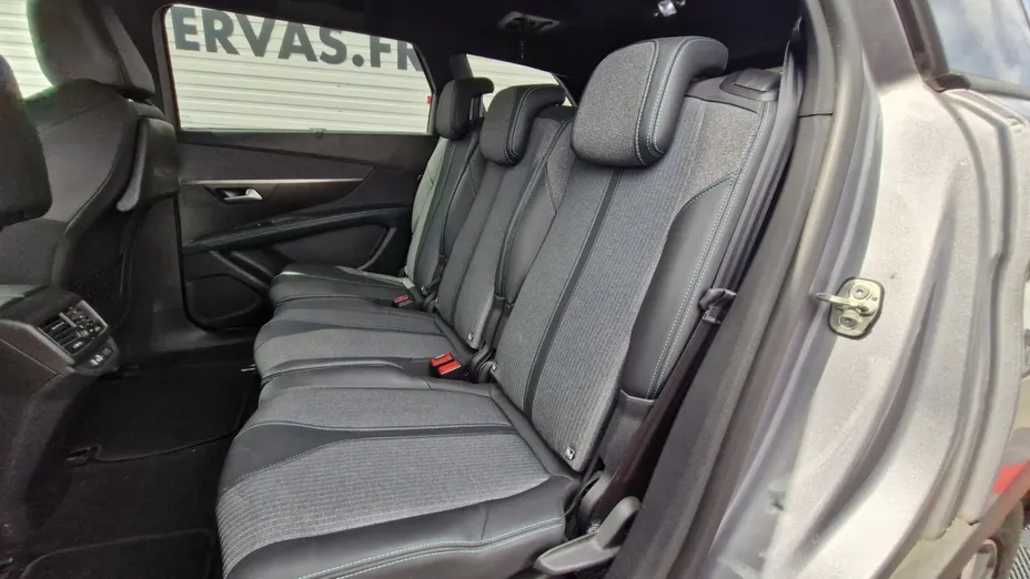 PEUGEOT 5008 -