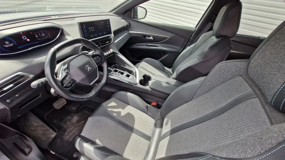 PEUGEOT 5008 -