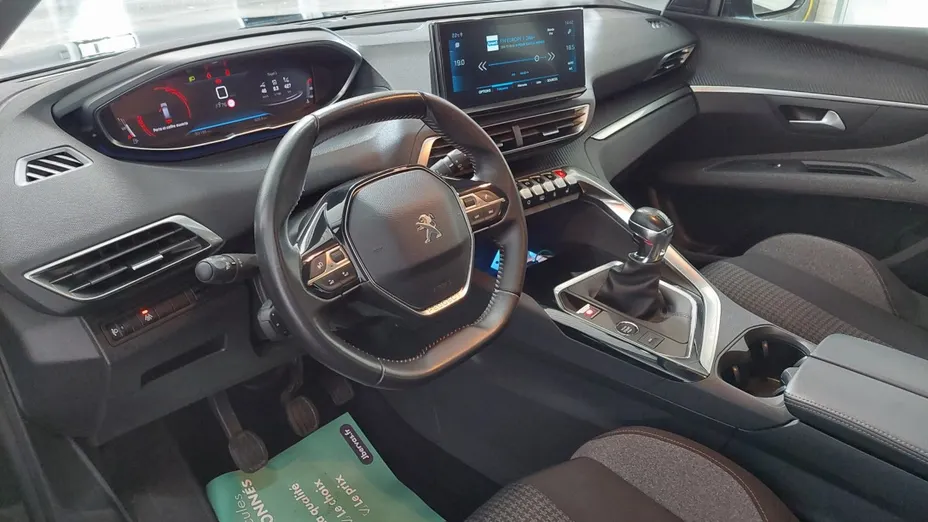 PEUGEOT 5008 -