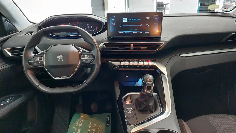 PEUGEOT 5008 -