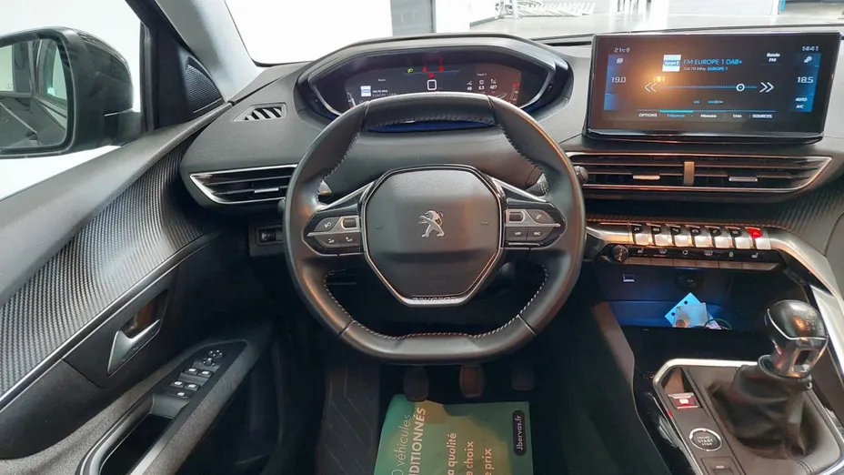PEUGEOT 5008 -