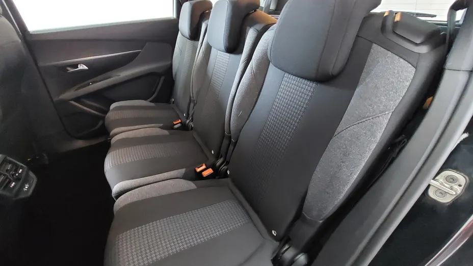 PEUGEOT 5008 -