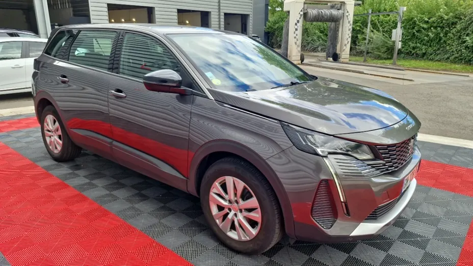 PEUGEOT 5008 -